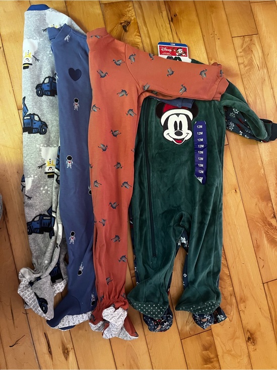 Disney Other - Footie PJ bundle